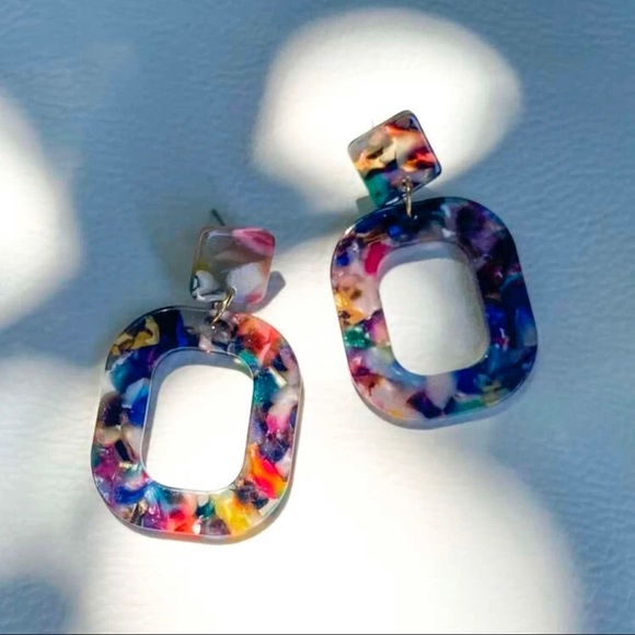 3/$30 ❤️ Acetate Resin Earrings - Picture 2 of 3